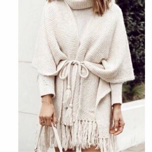 SALE!NWT Abercrombie & Fitch Belted Poncho OS beige oversize wrap sweater fringe